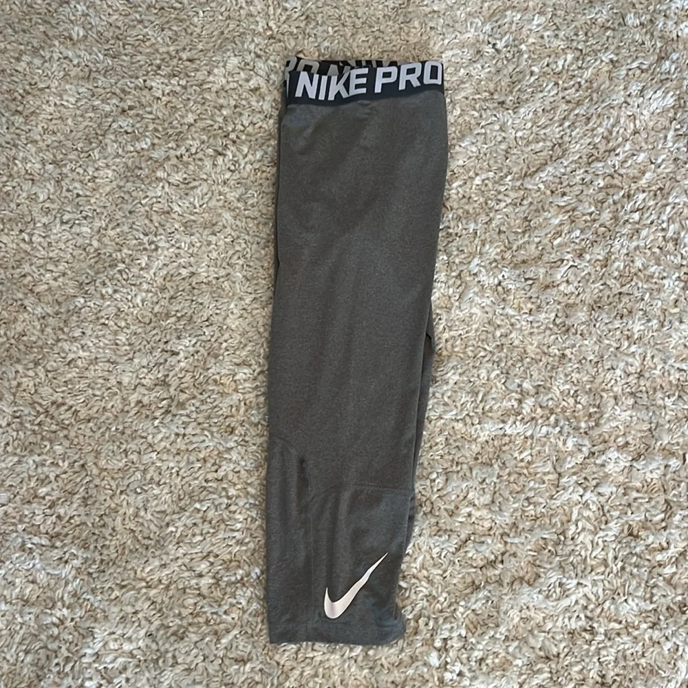 Nike pro grey leggings